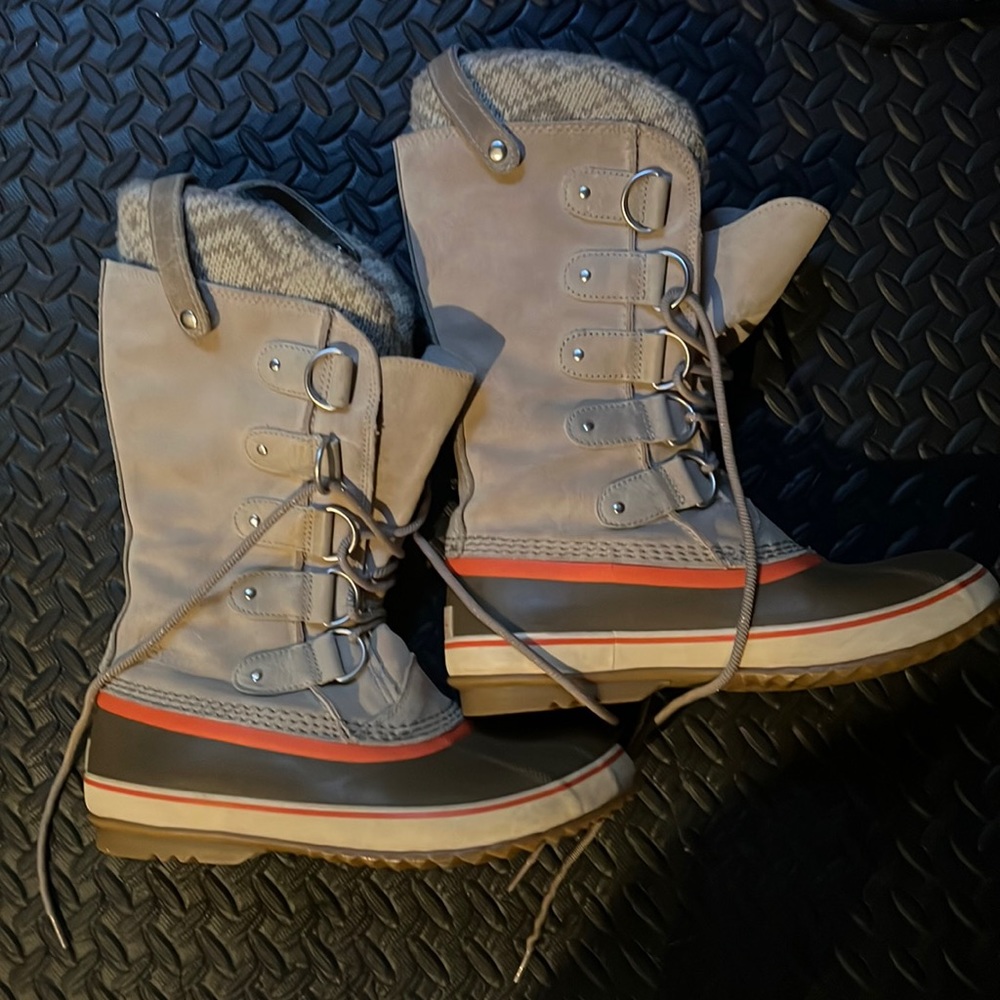 Sorel Joan of Arc boot